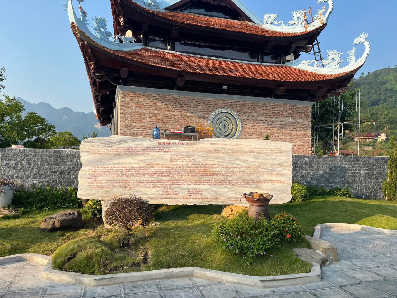 Biển hiệu đá