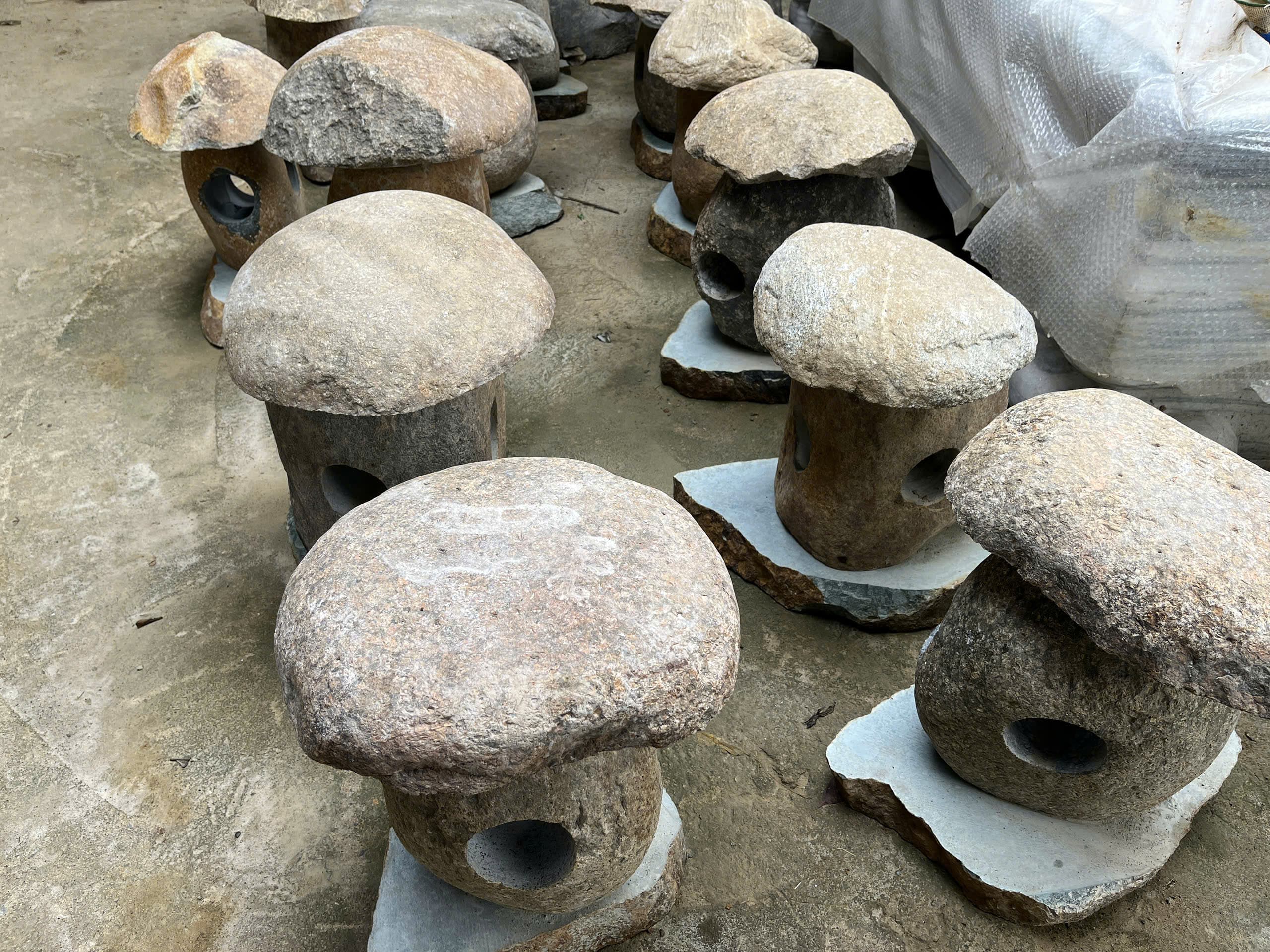 Đèn đá trang trí sân vườn
